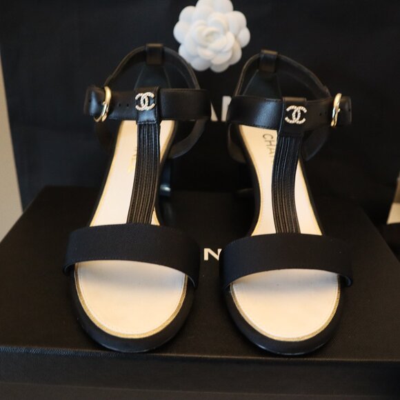 Chanel 23C Black Sandals T-Strap Pearl CC Leather Grosgrain Block Heel Size 8.5 - Picture 7 of 15